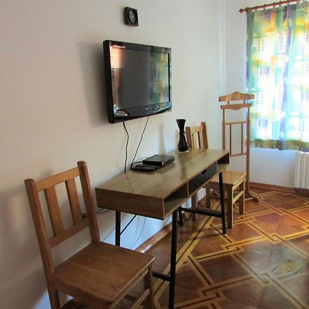 Home With The Veranda Veliko Tŭrnovo Exterior photo