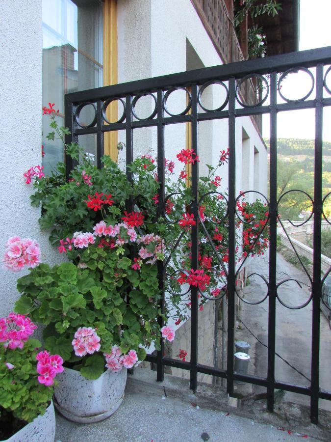 Home With The Veranda Veliko Tŭrnovo Exterior photo