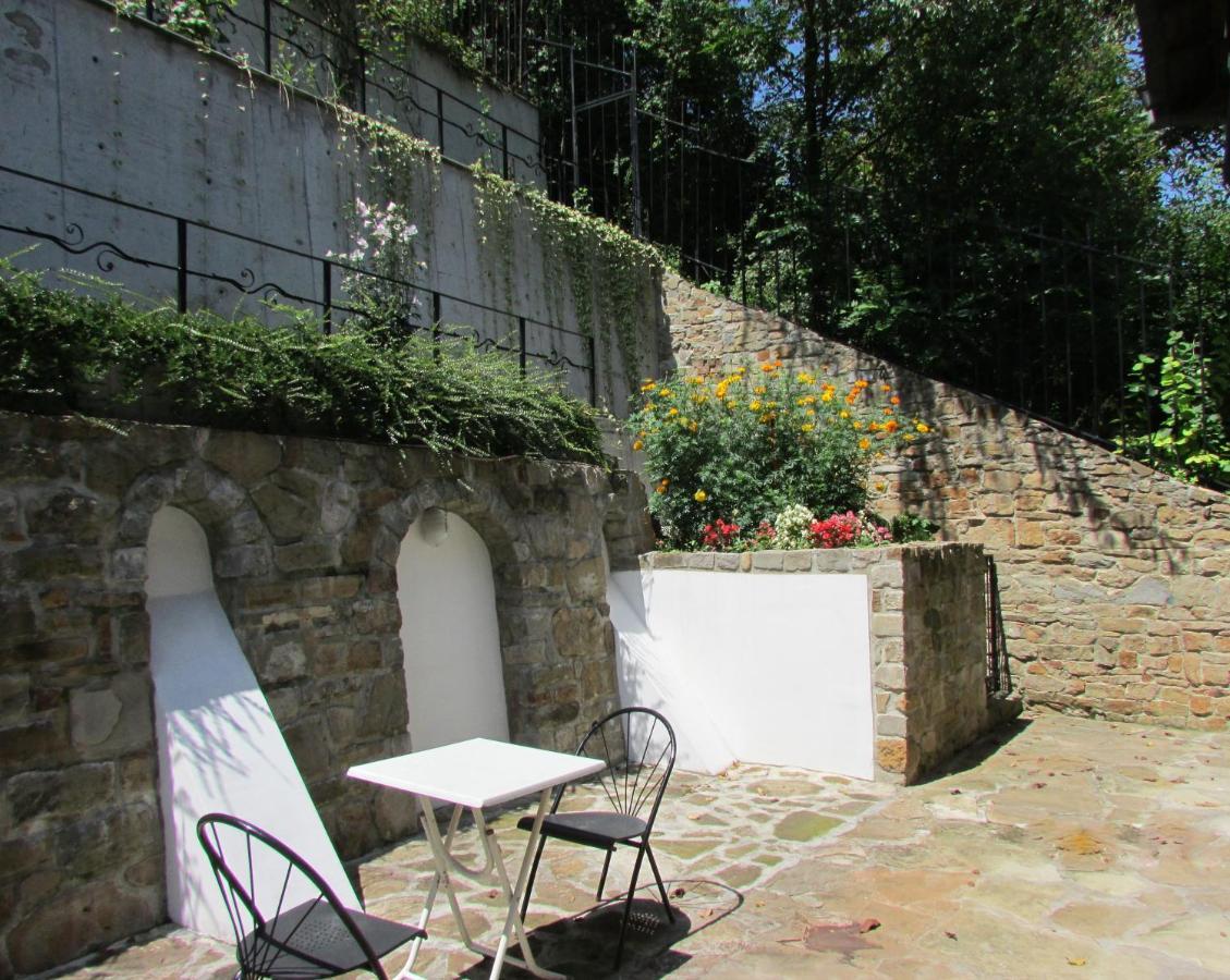 Home With The Veranda Veliko Tŭrnovo Exterior photo