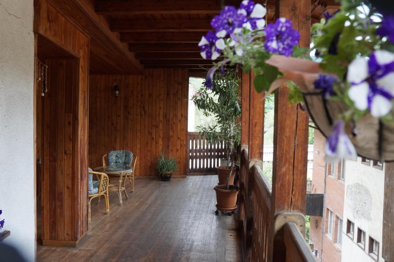 Home With The Veranda Veliko Tŭrnovo Exterior photo